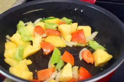 Make pineapple fried shrimp step 5