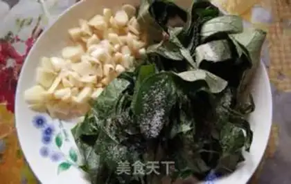 Make Scrambled eggs step 1