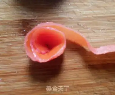 Make Homemade tomato roses step 2