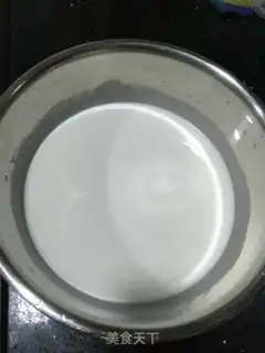 Make Coconut juice with tea and horseshoes step 2