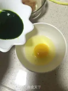 Make Scrambled eggs step 1