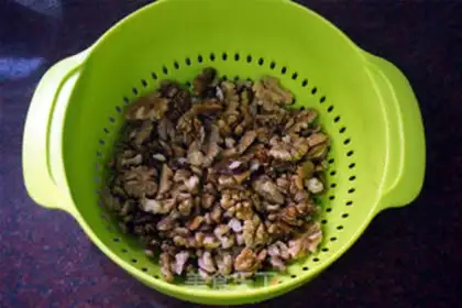 Make Amber walnuts step 2