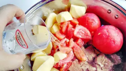 Make Tomato potato stew step 4