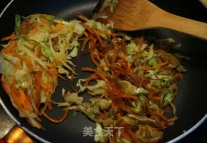 Make Carrot-covered noodles step 5
