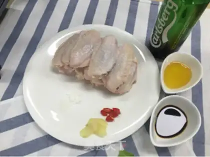 Make A chrysanthemum wings step 0