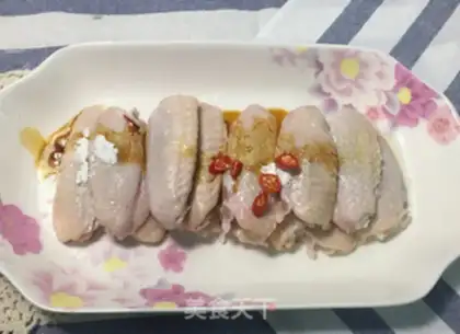 Make A chrysanthemum wings step 1