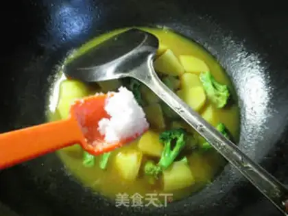 Make Curry orchid potatoes step 5