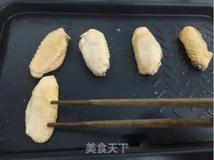 Make A chrysanthemum wings step 3
