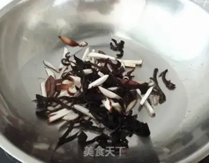 Make Spicy soup step 1