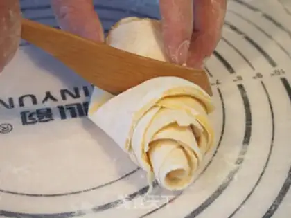 Make Rose rolls step 9
