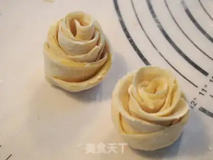 Make Rose rolls step 10