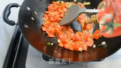 Make Sugar and tomato fried fish step 13