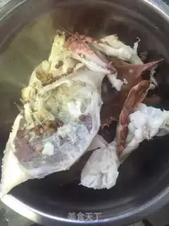 Make Crabs with dry pot sauce step 2
