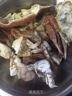 Make Crabs with dry pot sauce step 4