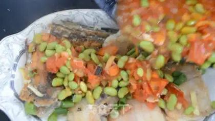 Make Sugar and tomato fried fish step 17