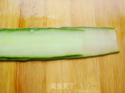 Make Spicy cucumber rolls step 3
