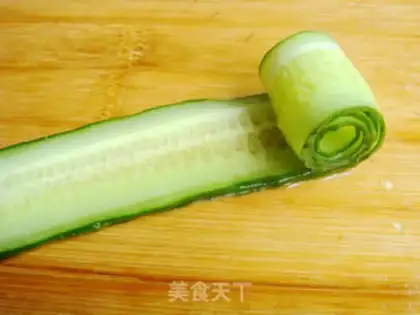 Make Spicy cucumber rolls step 4