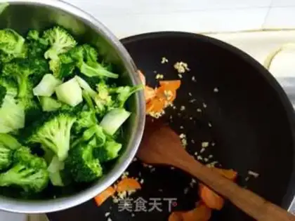 Make Garlic broccoli step 7