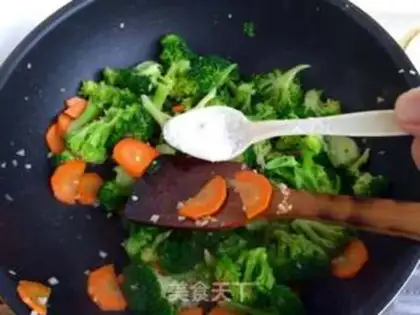 Make Garlic broccoli step 8