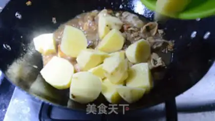 Make Chicken-legged potato stew fan step 9