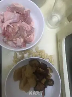 Make Rose bamboo pigeon soup step 1