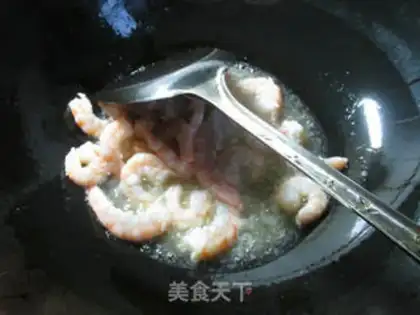 Make The broccoli is white, the shrimp step 2