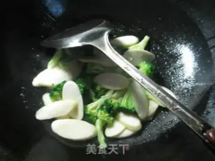 Make The broccoli is white, the shrimp step 5
