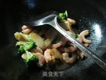 Make The broccoli is white, the shrimp step 9
