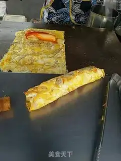 Make Thai egg sausage roll step 4