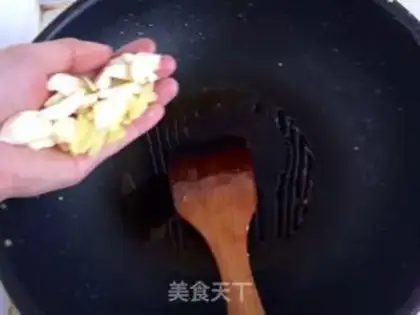 Make A silk lobe with a white mushroom step 5