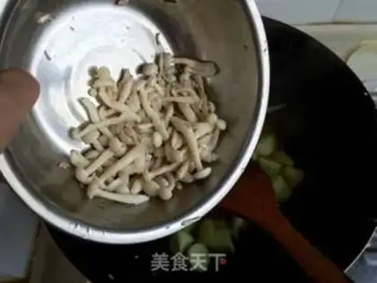 Make A silk lobe with a white mushroom step 7