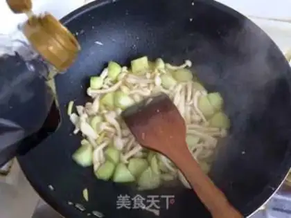 Make A silk lobe with a white mushroom step 8