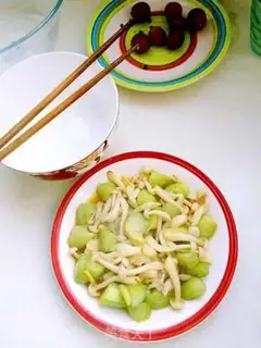 Make A silk lobe with a white mushroom step 9