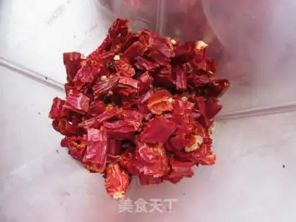 Make Homemade red pepper oil step 0