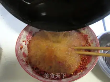 Make Homemade red pepper oil step 4