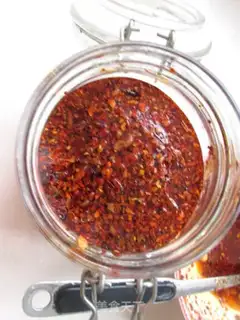 Make Homemade red pepper oil step 7