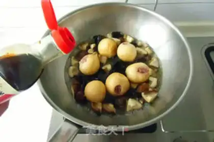 Make Mushrooms burning noodles step 7