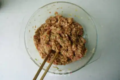 Make Onion pork cage step 3