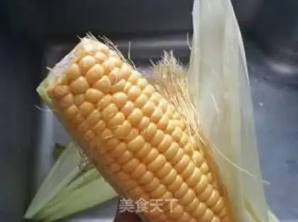 Make Three minutes of steamed corn step 0