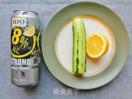 Make A cucumber lemon cocktail step 0