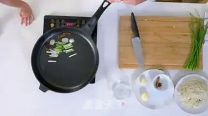 Make Onion noodles step 0