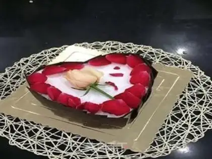 Make Rose heart cake step 18