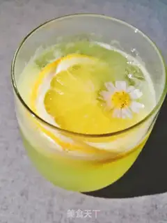 Make A cucumber lemon cocktail step 2