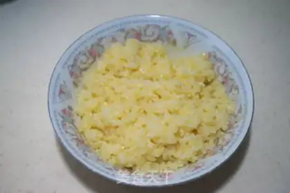 Make Ping-pong egg fried rice step 2