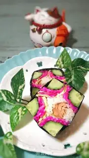 Make Tuna sushi step 17