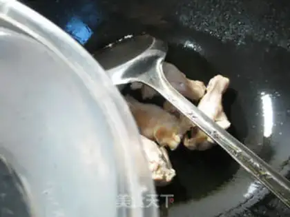 Make curry chicken wings to cook fans step 2