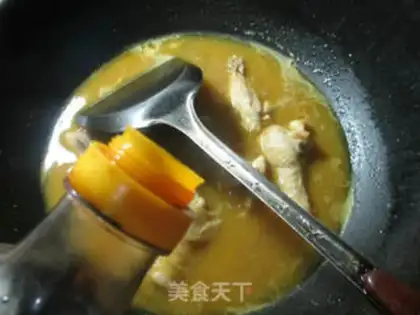 Make curry chicken wings to cook fans step 6
