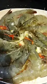 Make Garlic veggie shrimp step 1