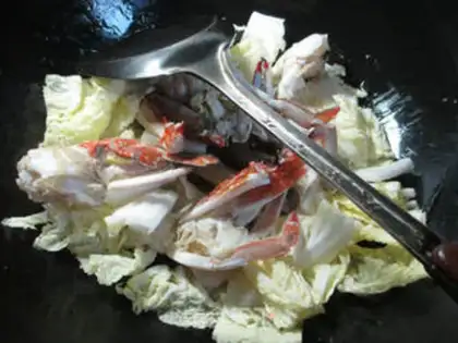 Make Curry cabbage crabs step 4