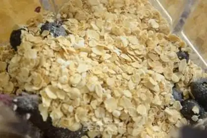 Make Blueberry oatmeal step 1